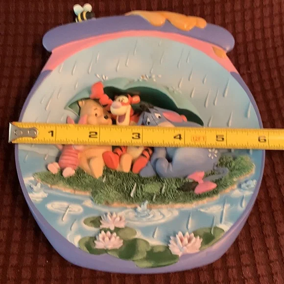 BRADFORD EXCHANGE POOHS HONEY POT ADVENTURE no chips,scratches great condition - Picture 5 of 5